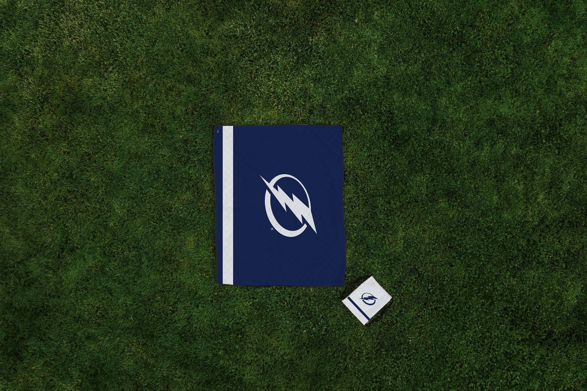 Tampa Bay Lightning Impresa Picnic Blanket: Black and White