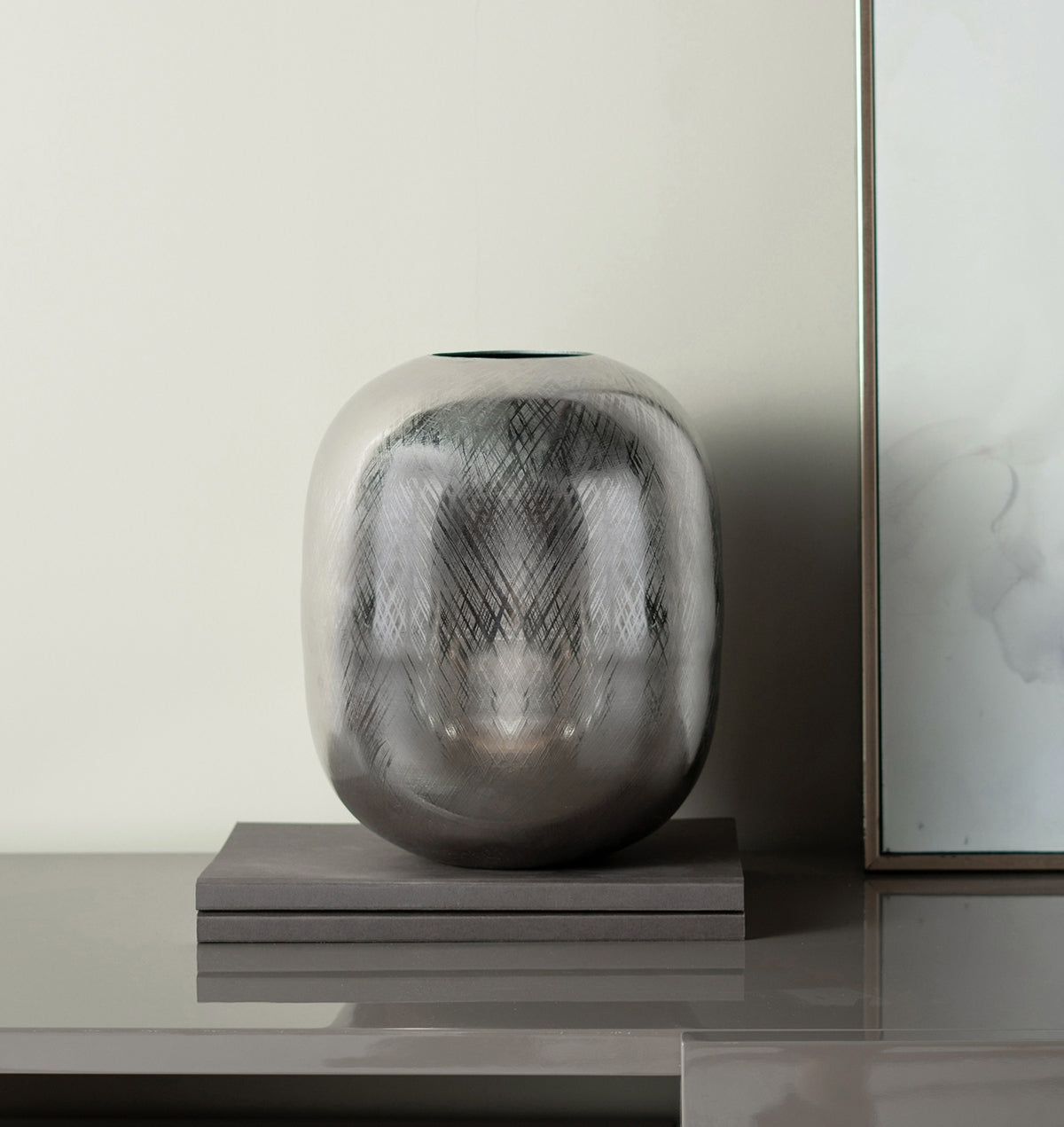 10.5x10.5x13' Aluminum Vase, Silver Streaks