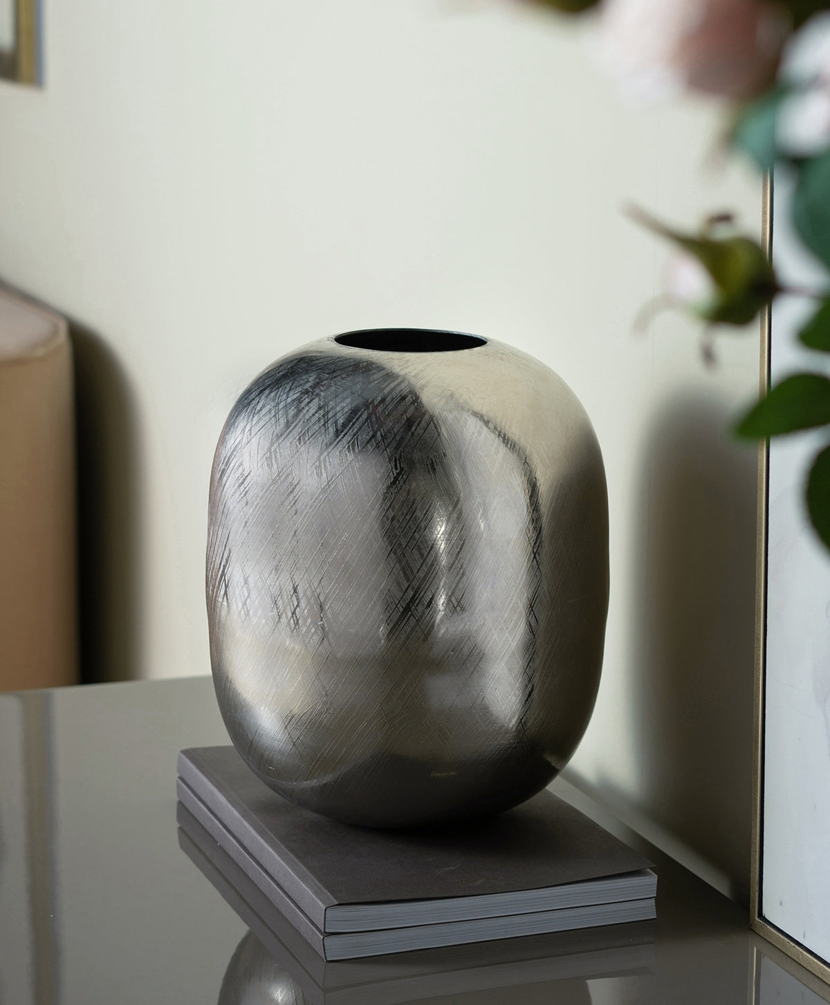 10.5x10.5x13' Aluminum Vase, Silver Streaks