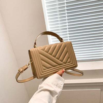 Dazzling Bags For Women Chain Crossbody Bags In Pu Leather Female Fashionable Shoulder Bag Ladies Handbags Simple Messenger Bag Casual Indentation Western Style Portable Women
