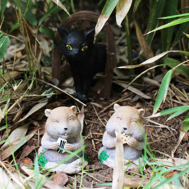 Cat and mole gardening decorative resin ornaments