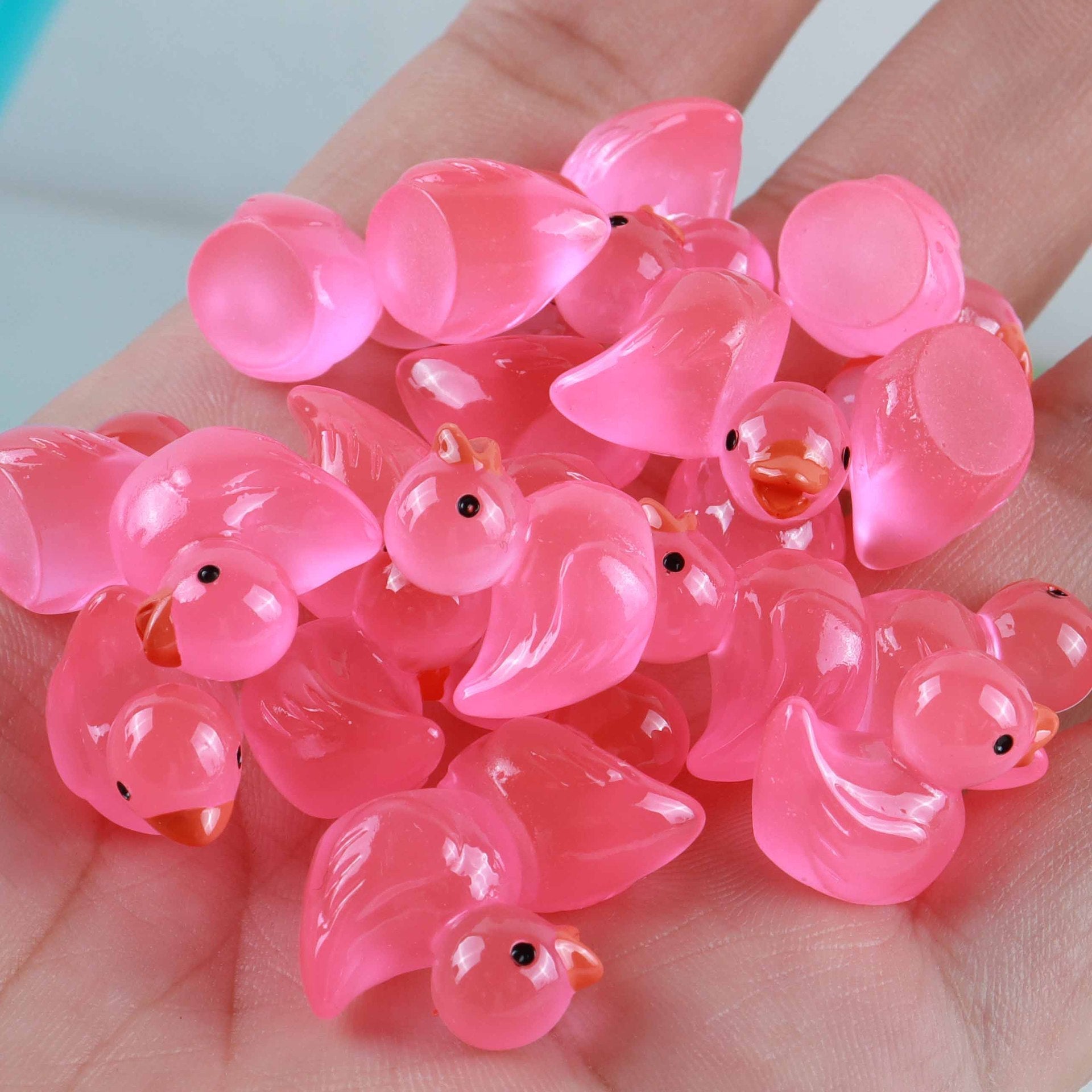 Resin luminous cartoon three-dimensional cute cartoon duck DIY car ornament keychain micro landscape hair clip decoration