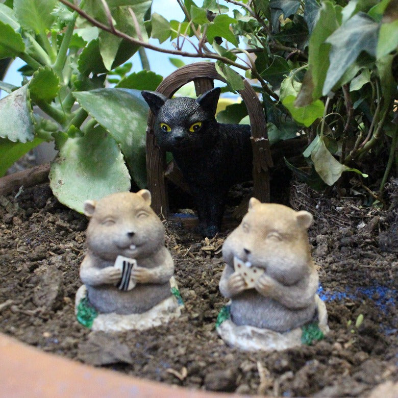 Cat and mole gardening decorative resin ornaments