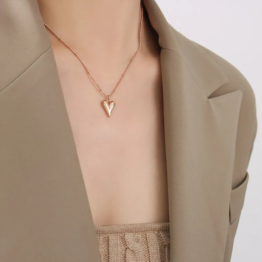 Fashionable and minimalist heart-shaped necklace with titanium steel plated 18K real gold necklace