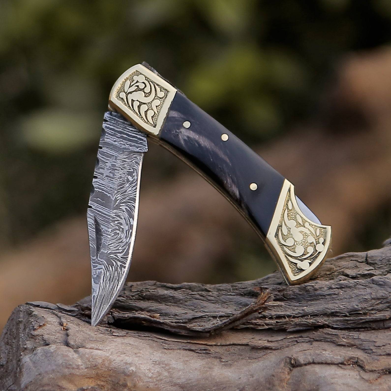 Expedition Damascus Pocket Knife with Brass & Horn Handle