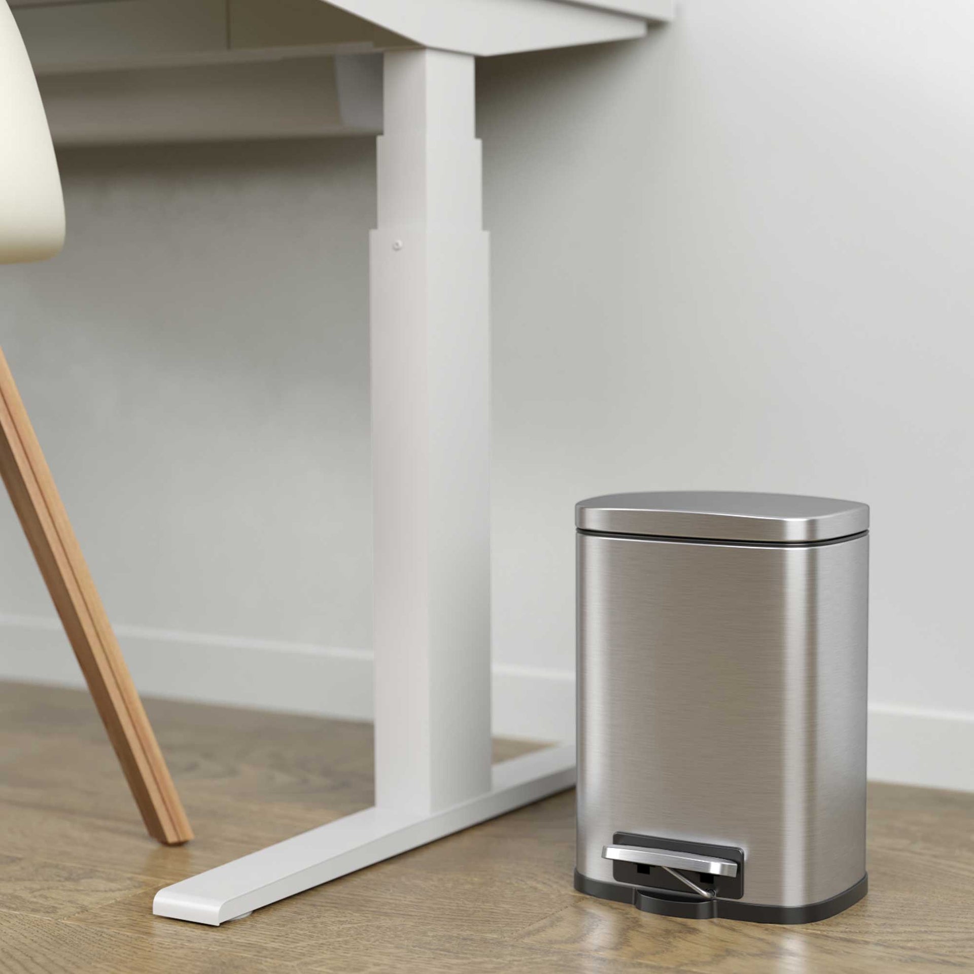 1.32 Gallon / 5 Liter SoftStep Step Pedal Trash Can