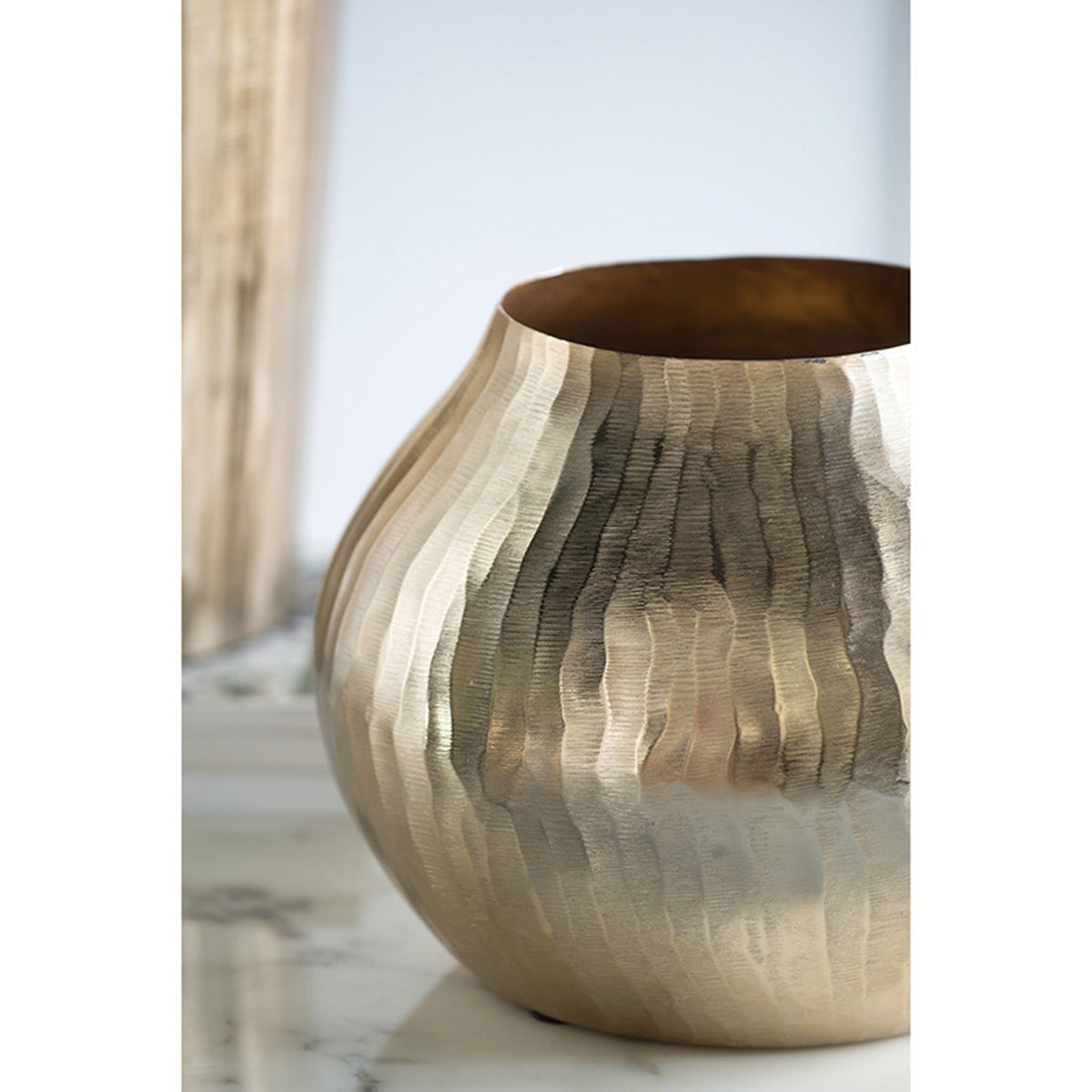 11x11x9' Aluminum Chisel Flower Vase, Gold