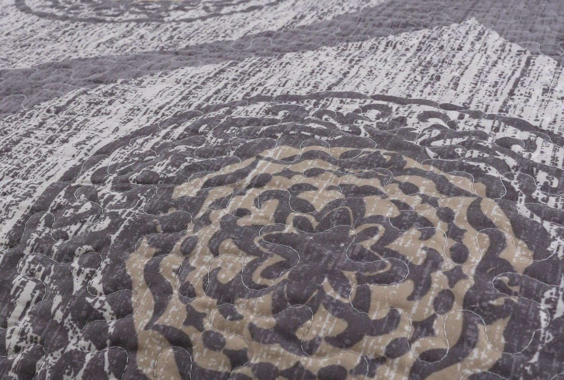 DaDa Bedding Rustic Grey Mosaic Distressed Medallion Reversible Quilted Bedspread Set (SD16299)