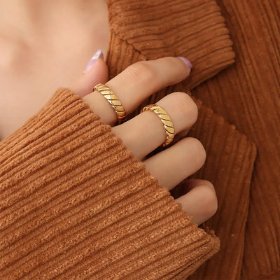 Elegant Texture Gold Ring