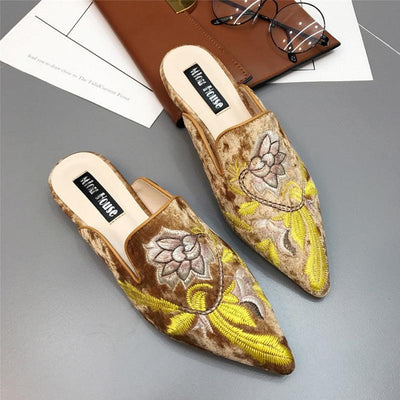 Fashion Embroidery Women Fur Slides Half Slippers Velvet Shoes Flats Flower Decoration Low Heel Flats Leather Slip On Backless Sandals For Girls Womens Work Slides Shoes