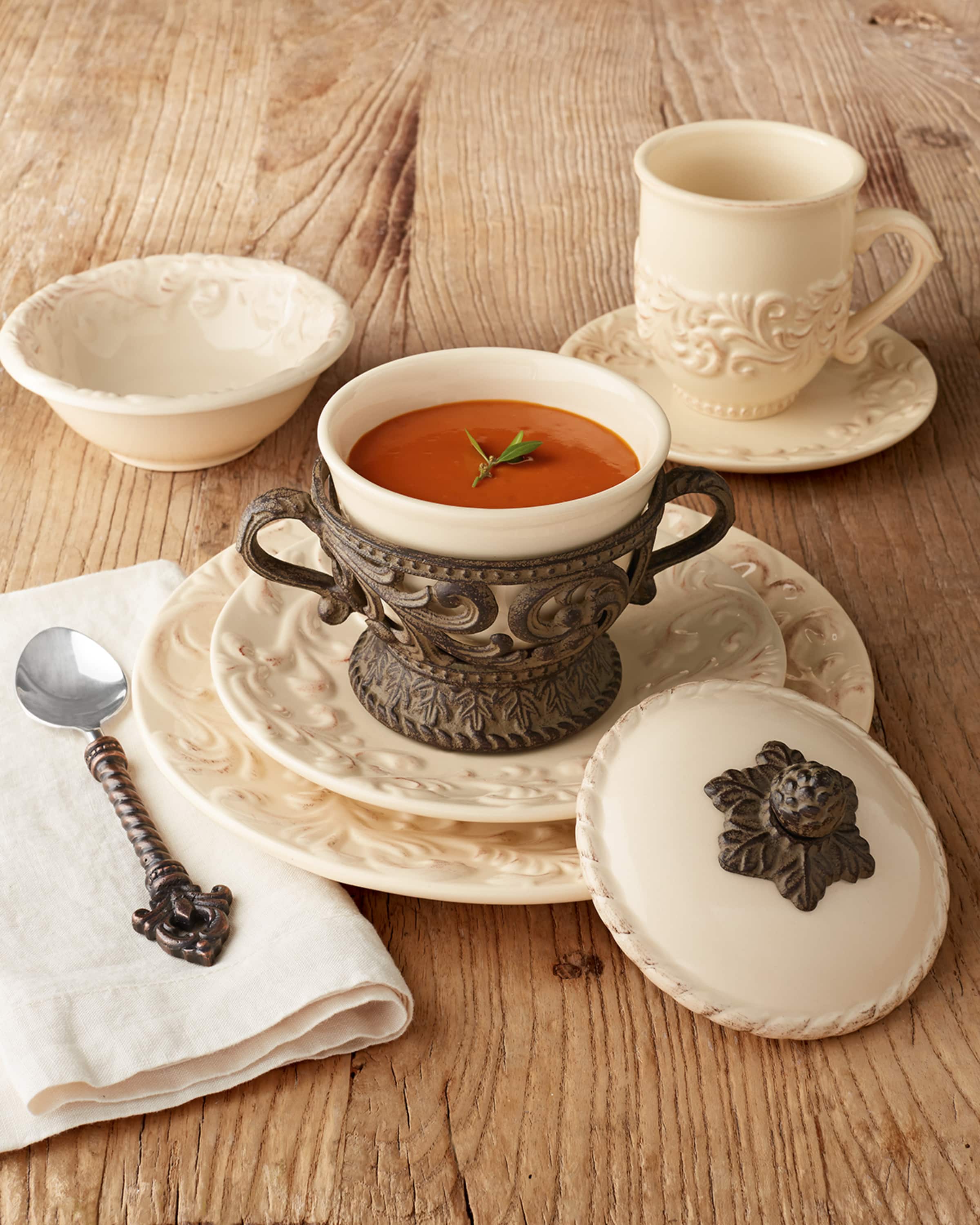 Acanthus Stoneware Covered Soup Bowl