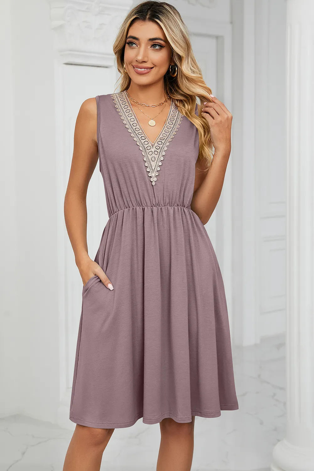 Solid color V-neck lace patchwork sleeveless pocket waist cinching dress
