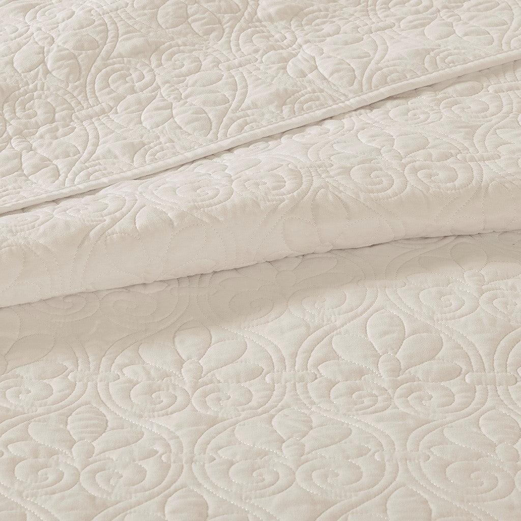 Quebec Reversible Bedspread Set by Madison park