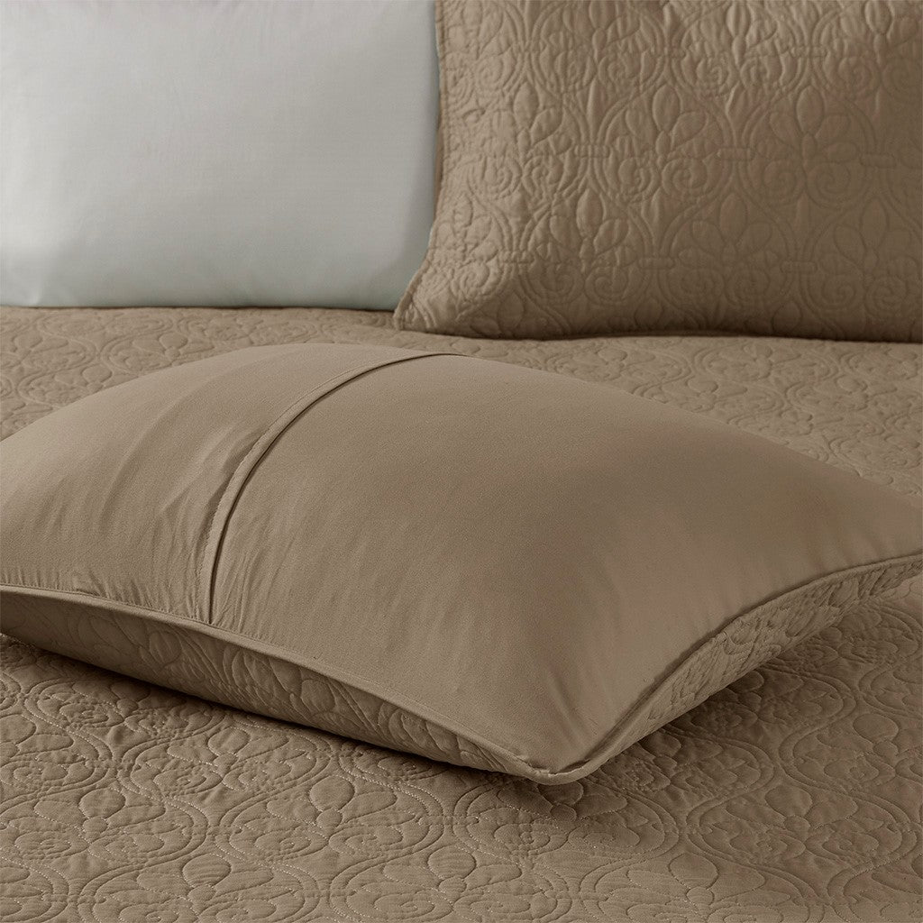 Quebec Reversible Bedspread Set by Madison park