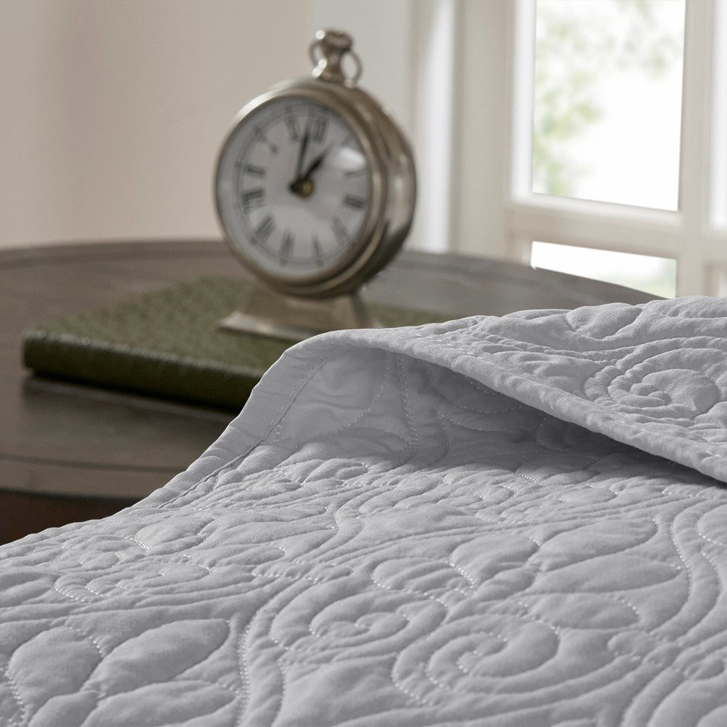 Quebec Reversible Bedspread Set by Madison park
