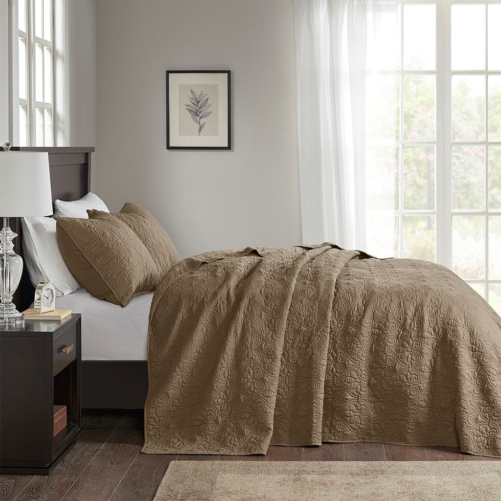 Quebec Reversible Bedspread Set by Madison park