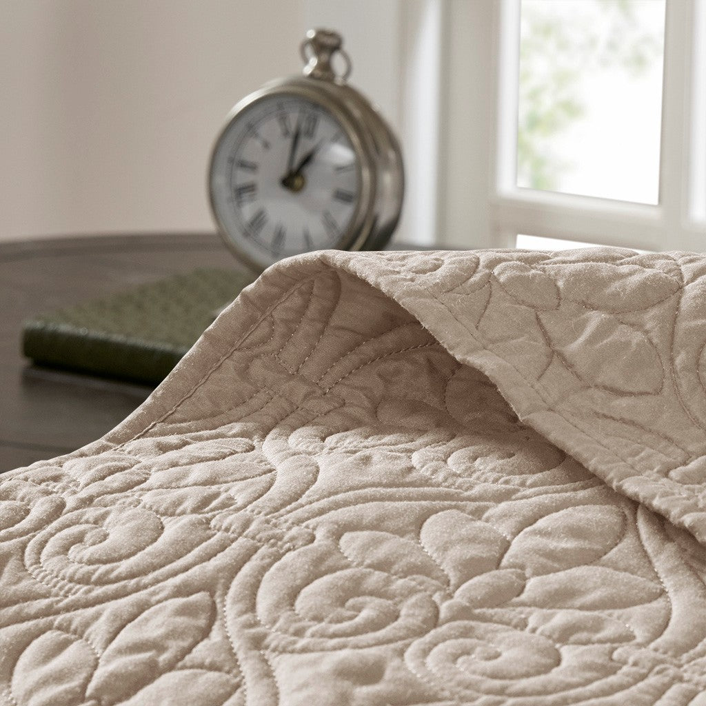 Quebec Reversible Bedspread Set by Madison park