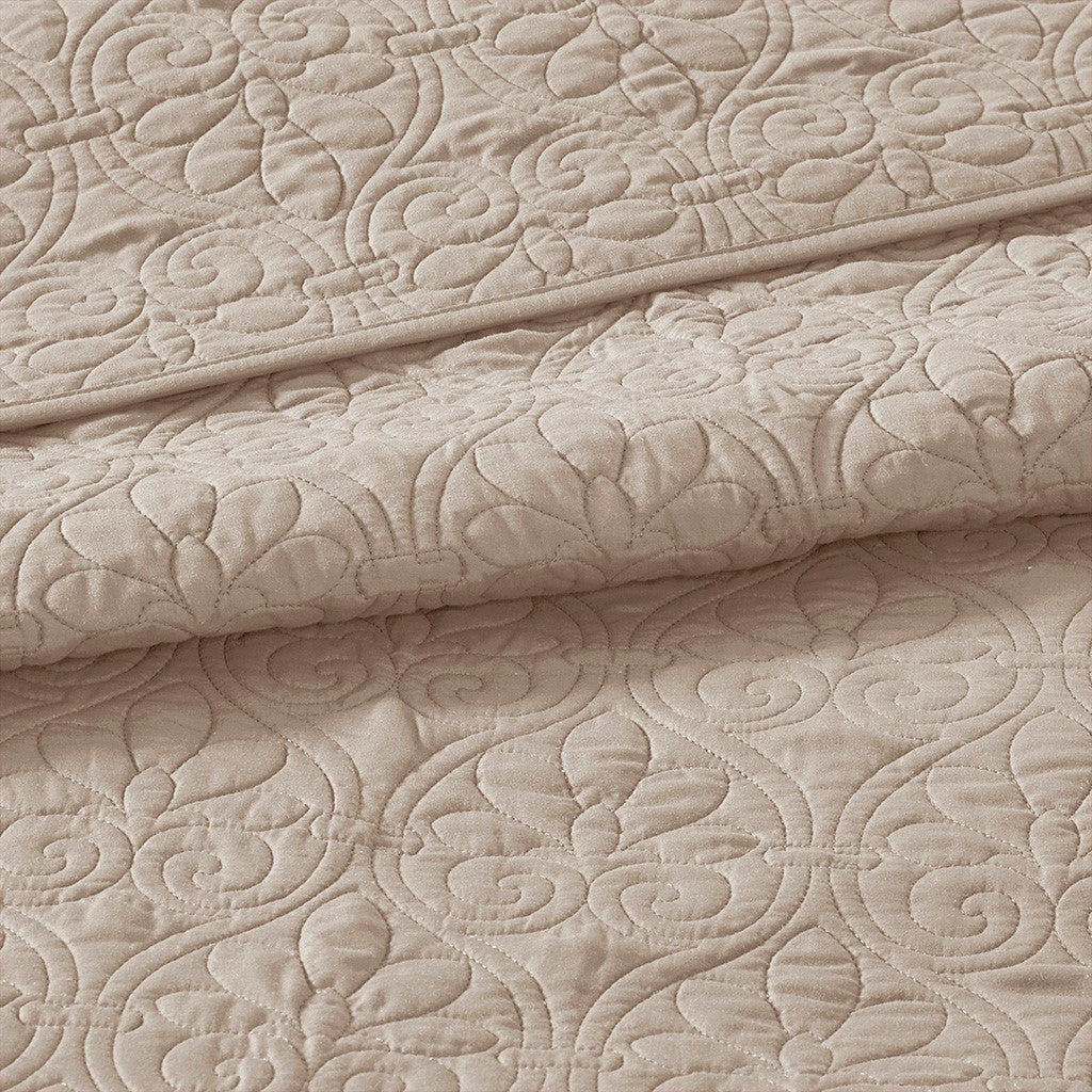 Quebec Reversible Bedspread Set by Madison park