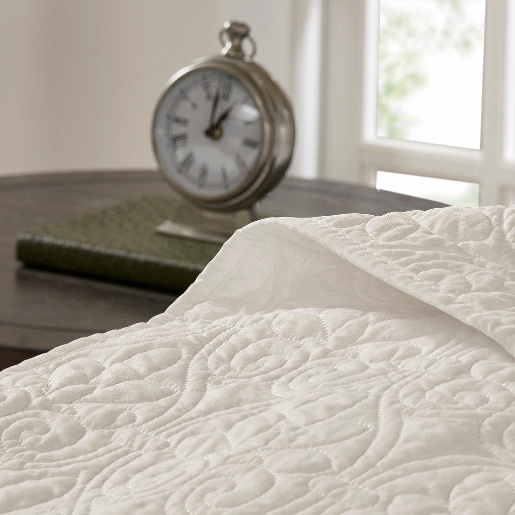 Quebec Reversible Bedspread Set by Madison park