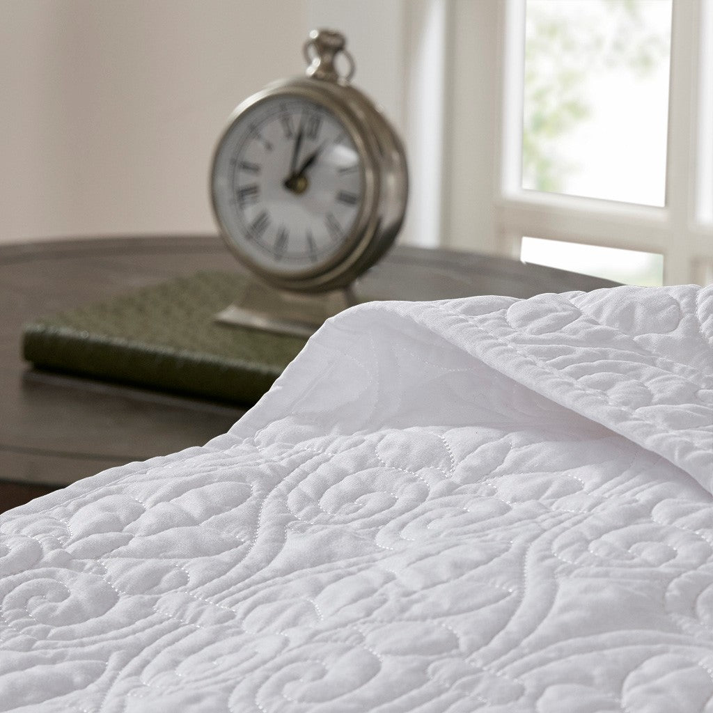 Quebec Reversible Bedspread Set by Madison park