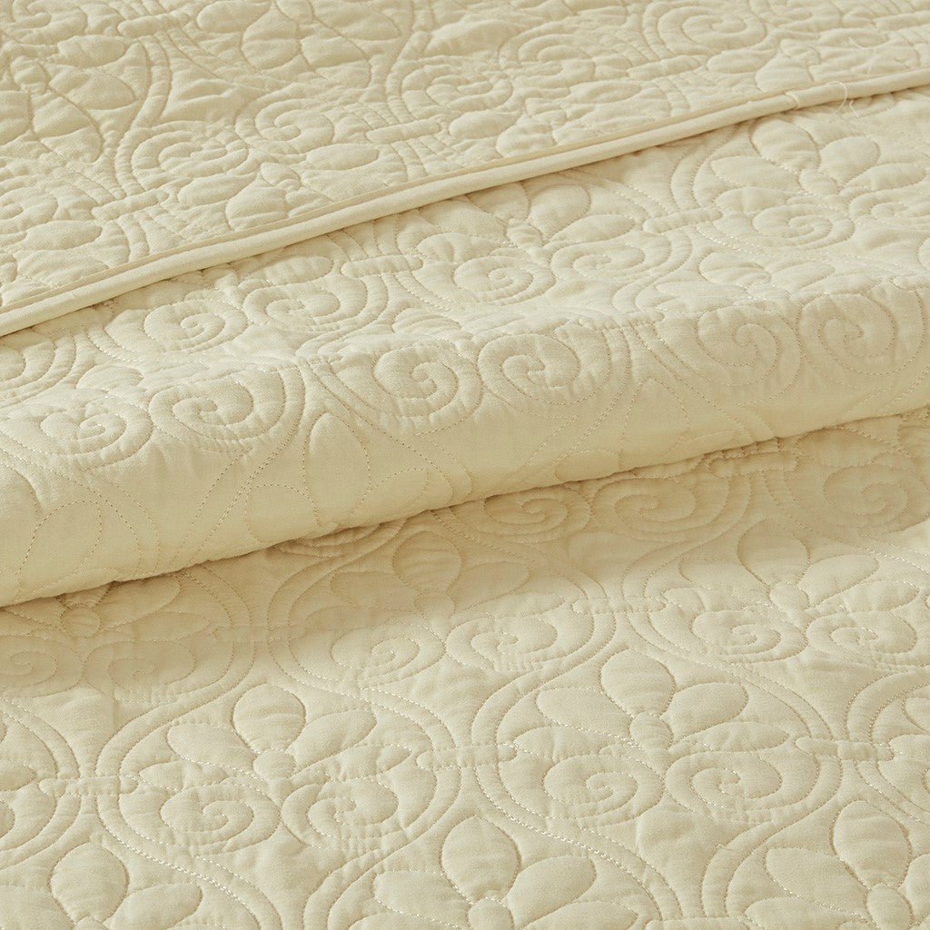 Quebec Reversible Bedspread Set by Madison park