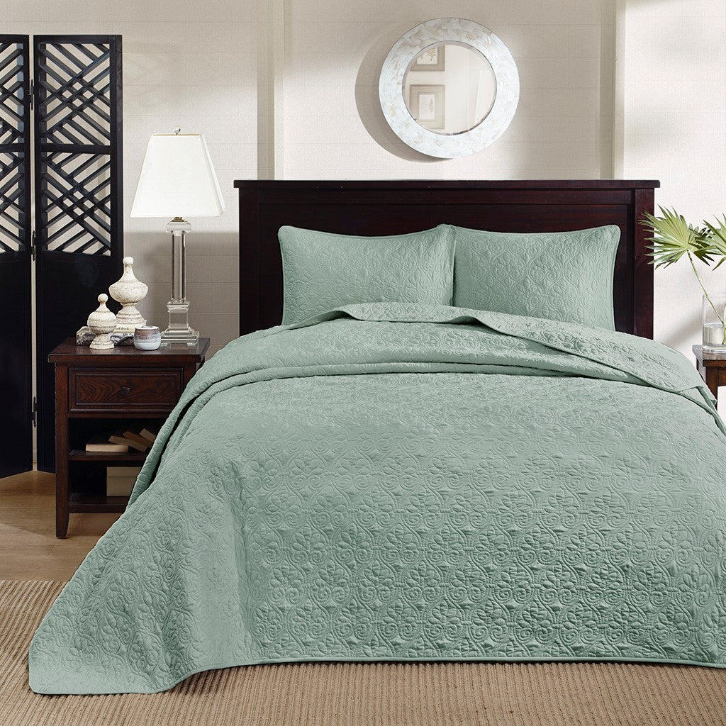 Quebec Reversible Bedspread Set by Madison park