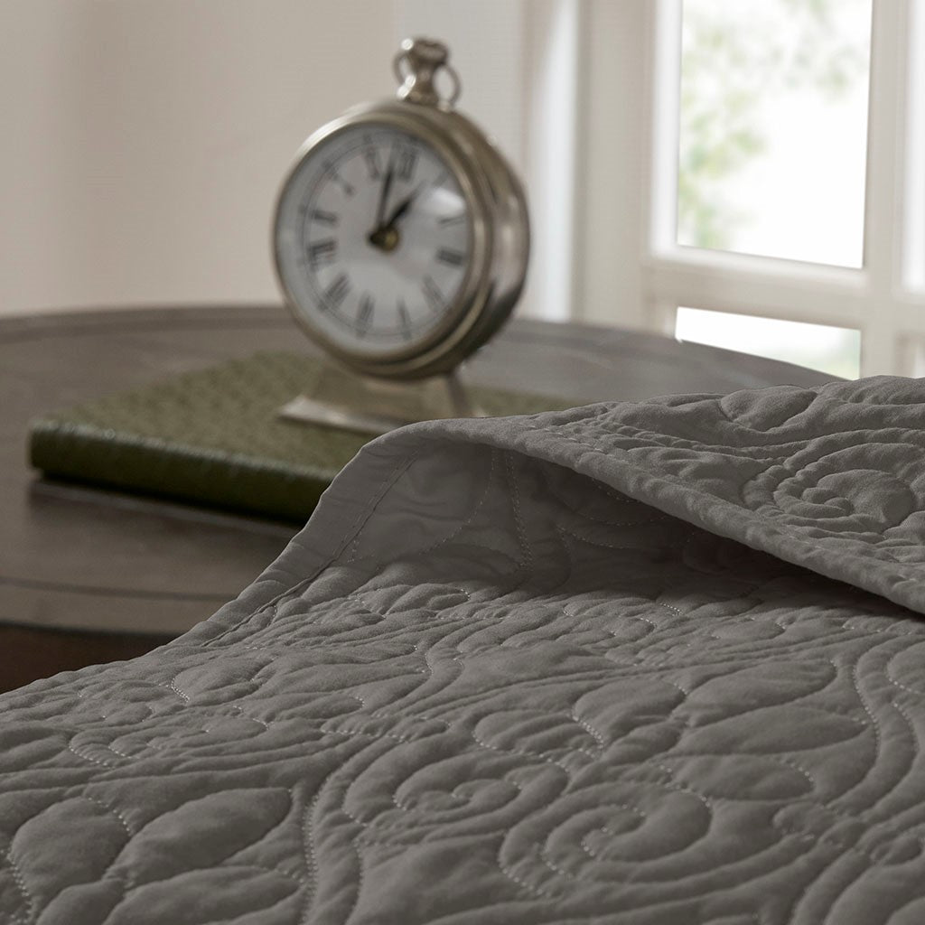 Quebec Reversible Bedspread Set by Madison park