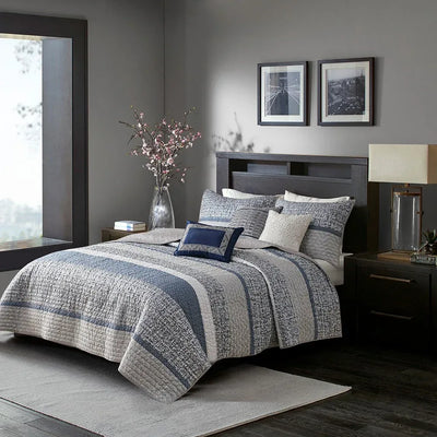 Rhapsody 6 Piece Reversible Jacquard Quilt Set with Throw Pillows in Navy