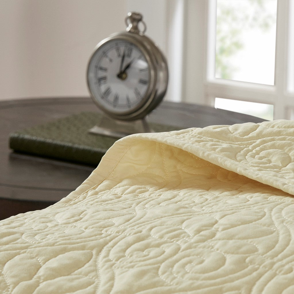 Quebec Reversible Bedspread Set by Madison park