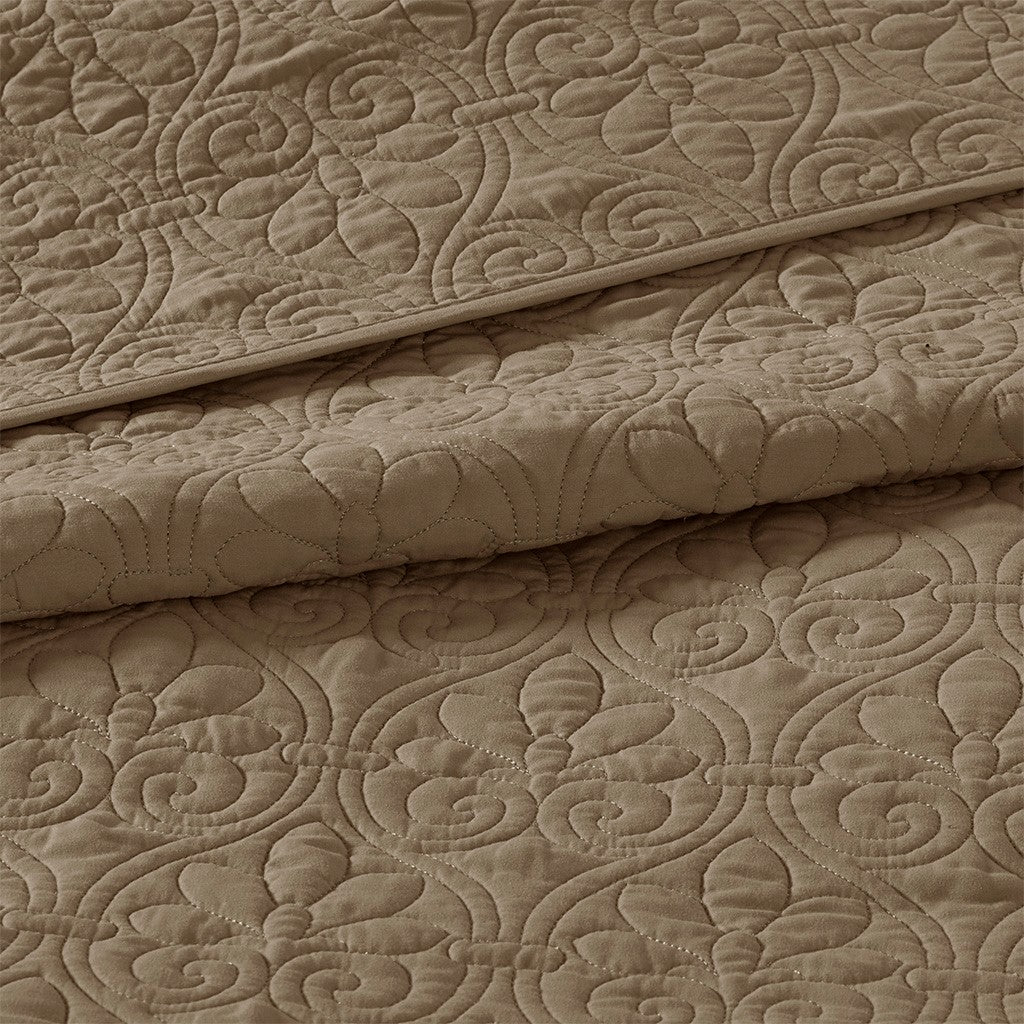 Quebec Reversible Bedspread Set by Madison park