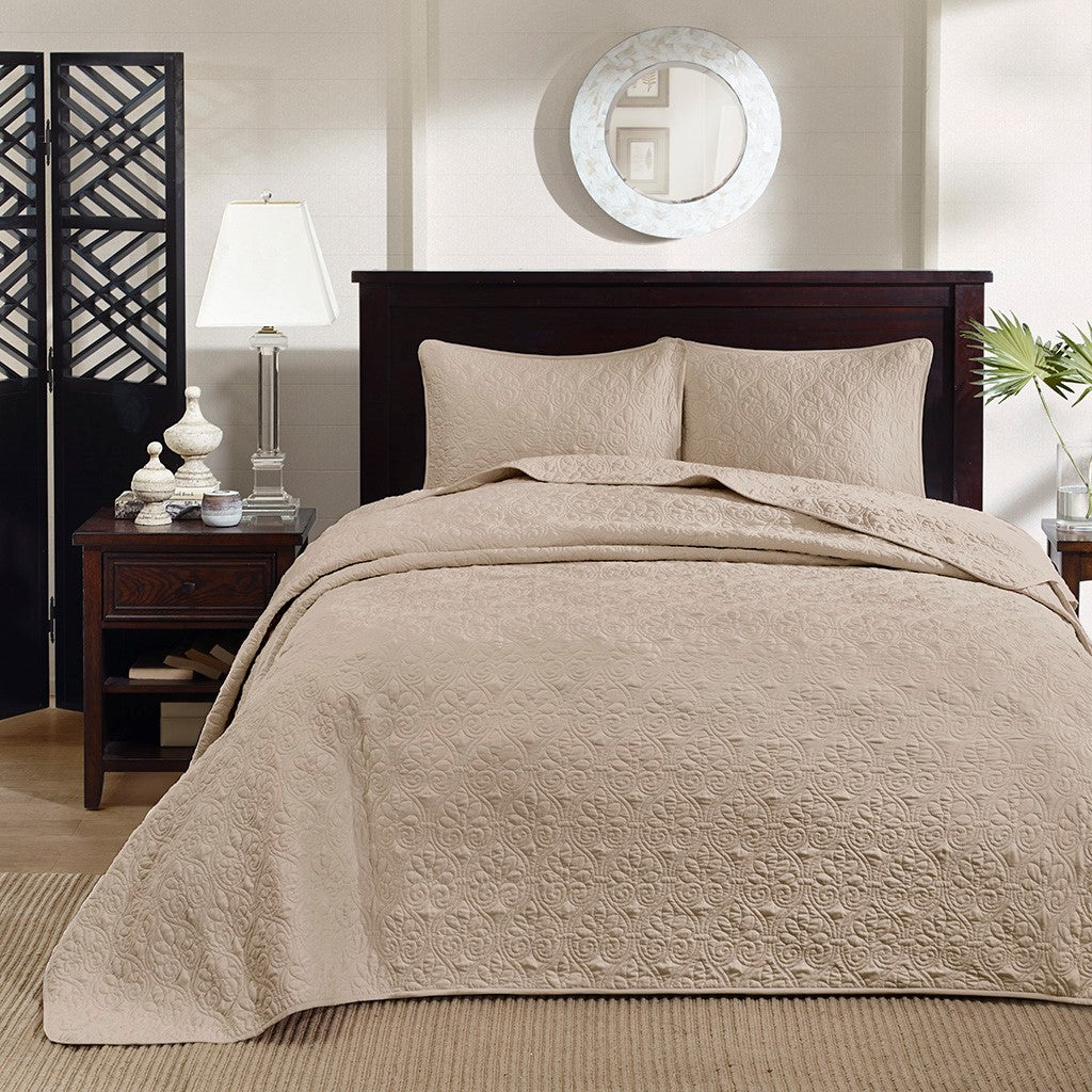 Quebec Reversible Bedspread Set by Madison park