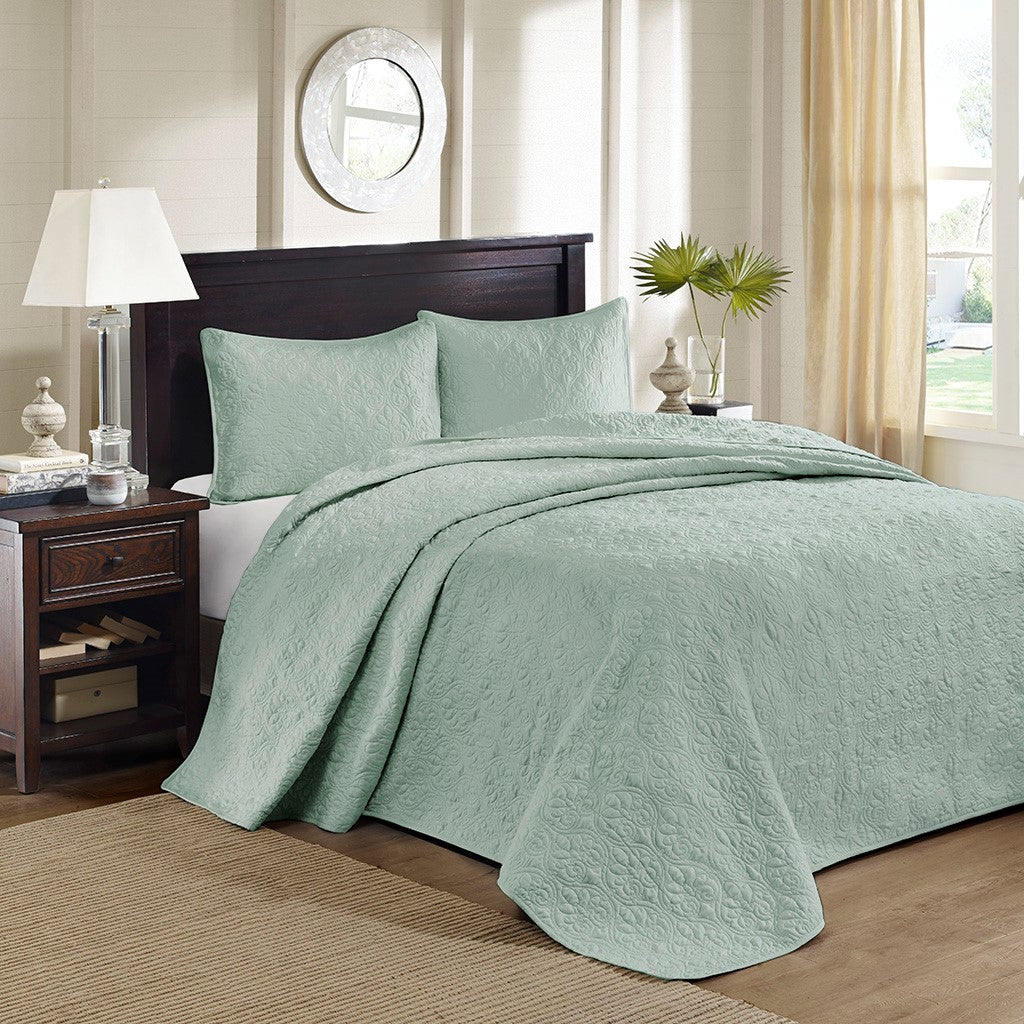 Quebec Reversible Bedspread Set by Madison park