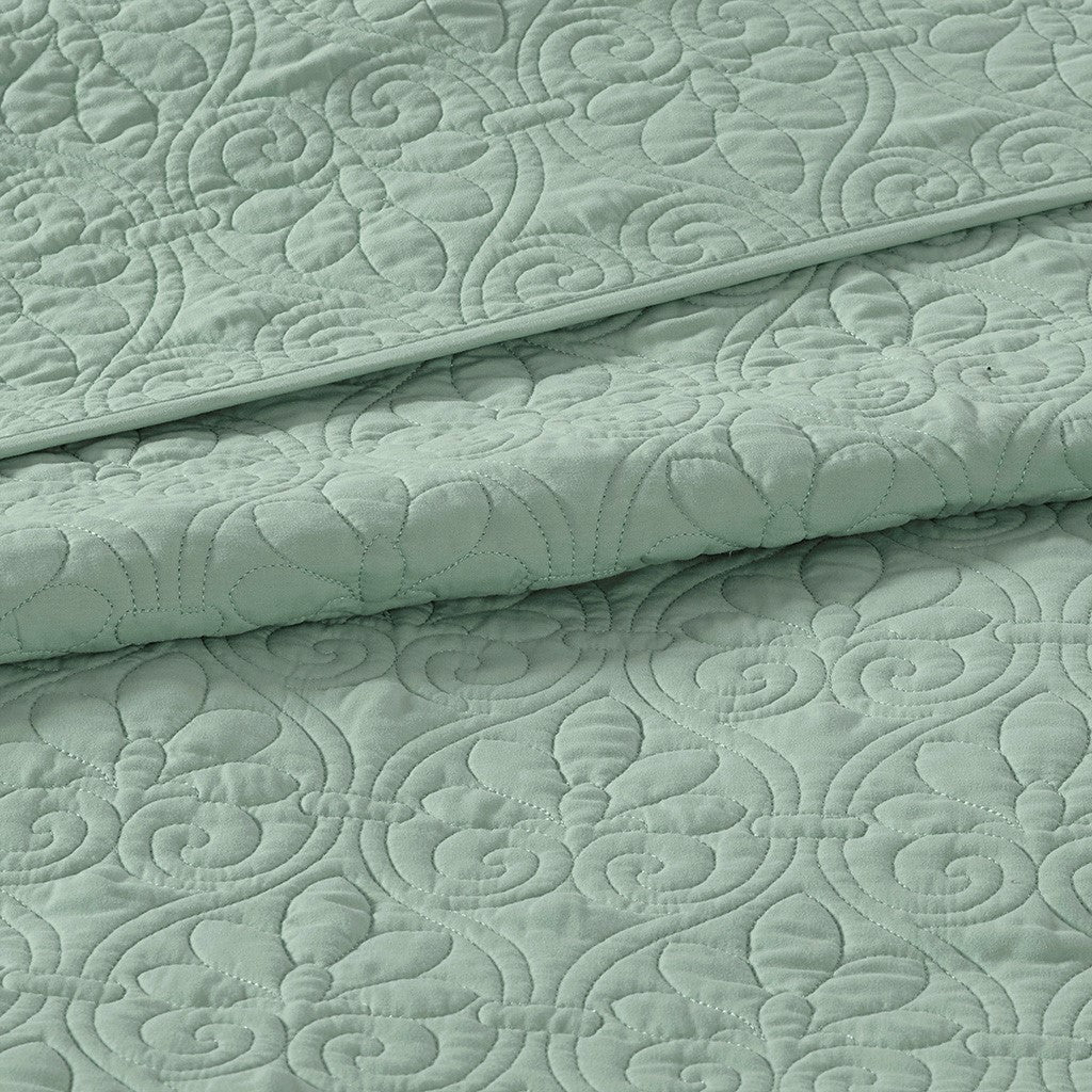Quebec Reversible Bedspread Set by Madison park
