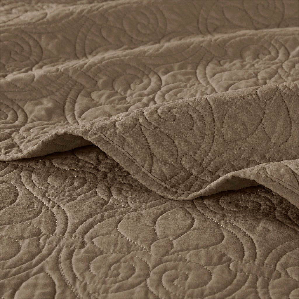 Quebec Reversible Bedspread Set by Madison park