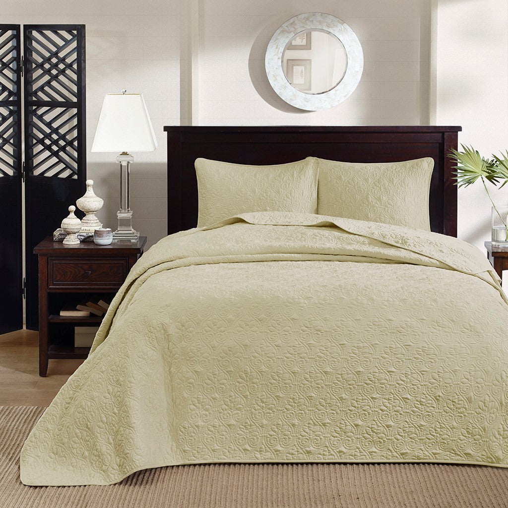 Quebec Reversible Bedspread Set by Madison park