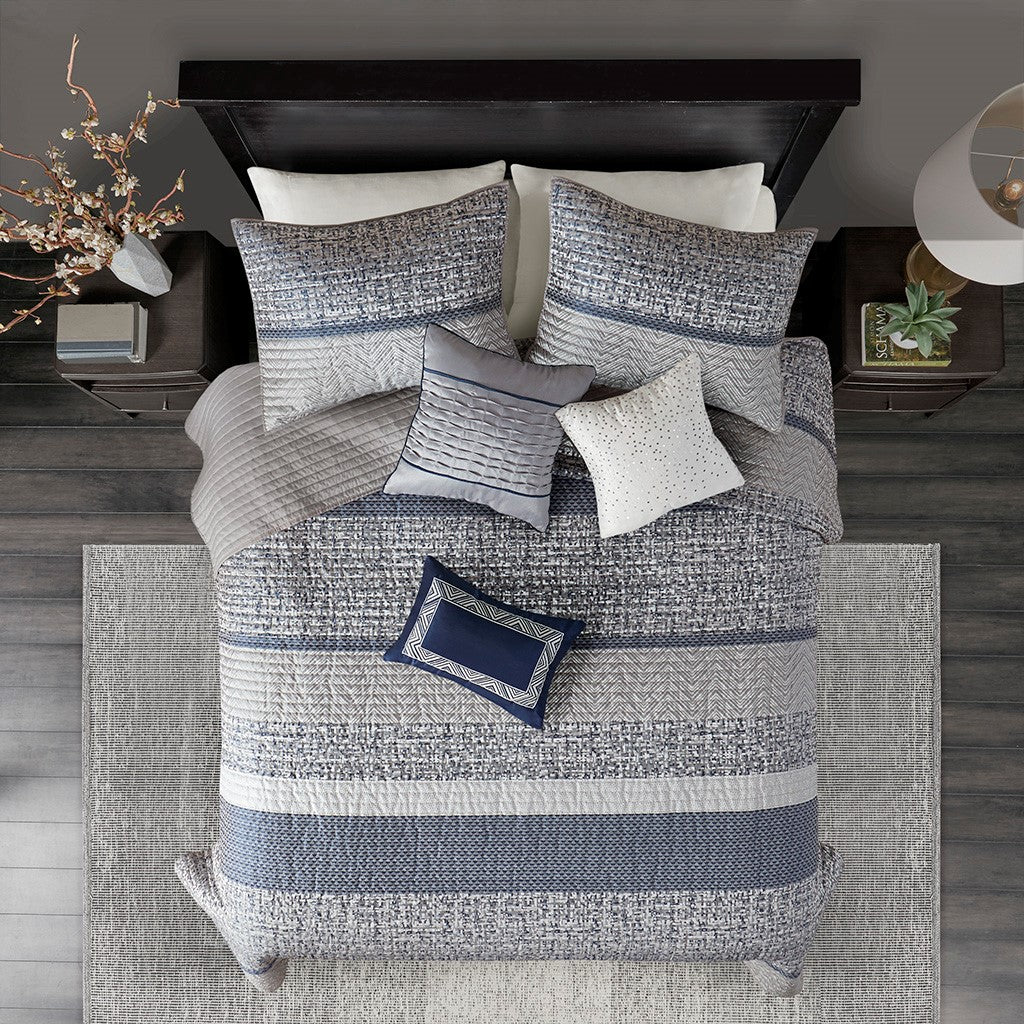 Rhapsody 6 Piece Reversible Jacquard Quilt Set with Throw Pillows in Navy