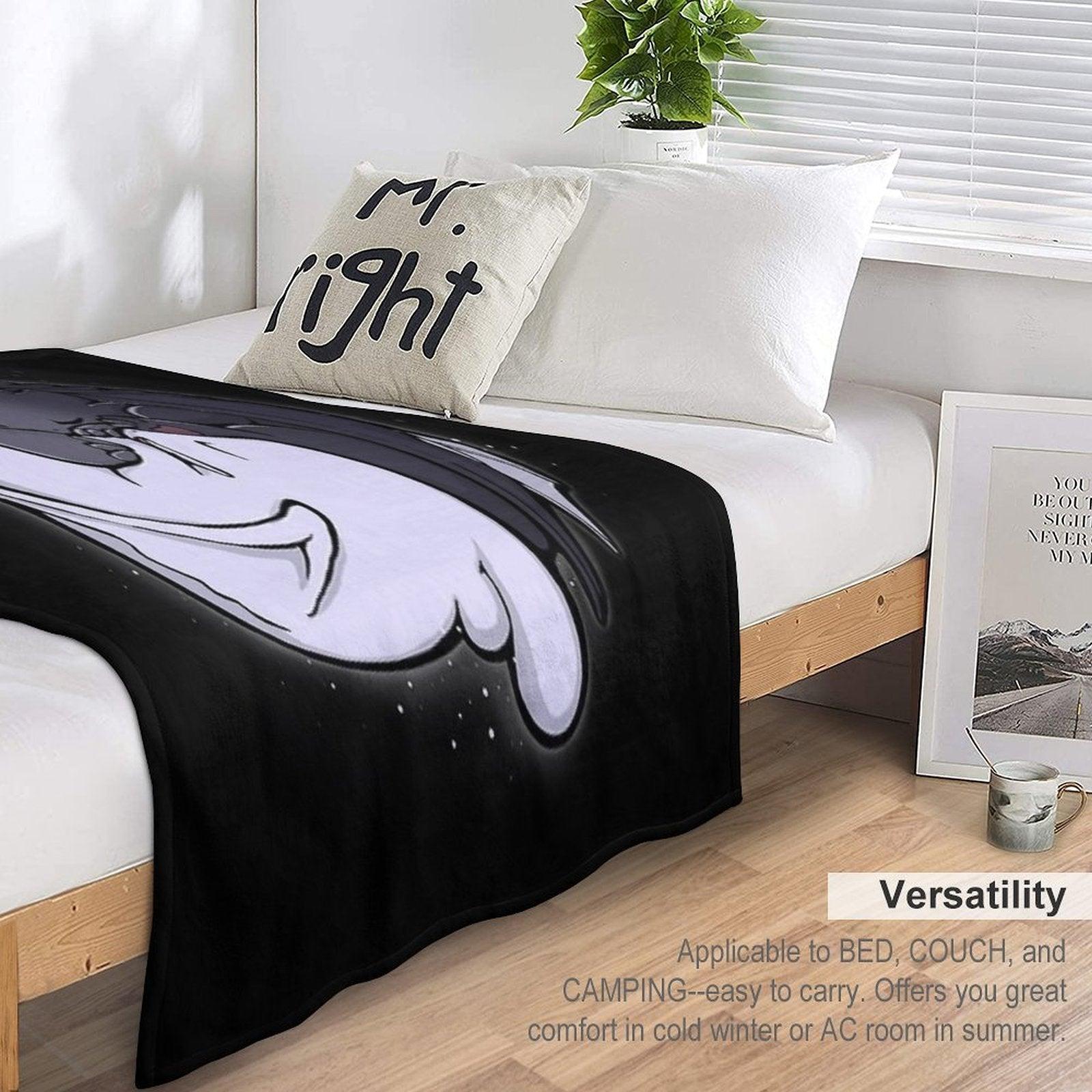 Toothless And Light Fury Hugging Throw Blanket