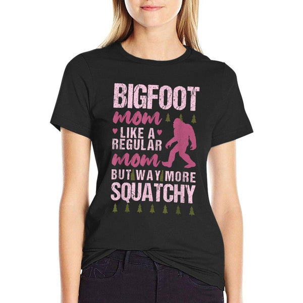 Bigfoot Mothers Day Mom Squatch Funny Sasquatch Distressed T-Shirt