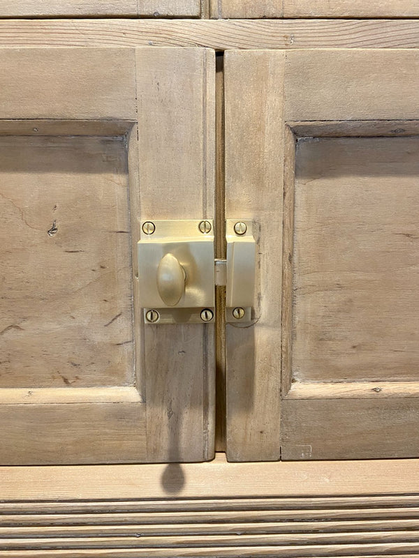 Cabinet Latch - Brass Brushed