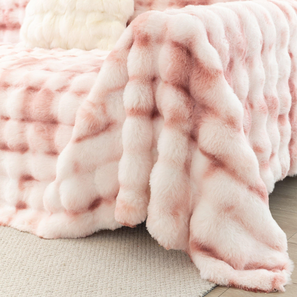 Thick Faux Fur Couch Cover Fluffy Fuzzy Warm Washable Furniture Protector for Kids Pets