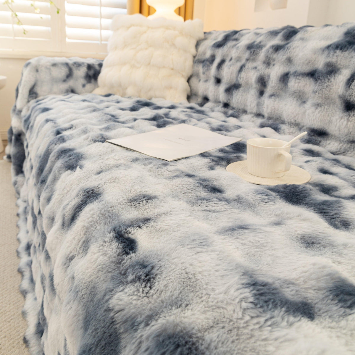 Thick Faux Fur Couch Cover Fluffy Fuzzy Warm Washable Furniture Protector for Kids Pets