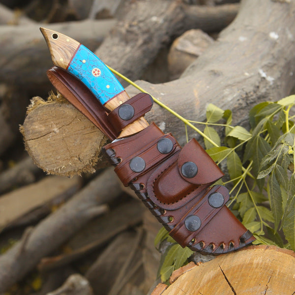 Flo Hunting Knife with Exotic Olive Wood & Turquoise Handle