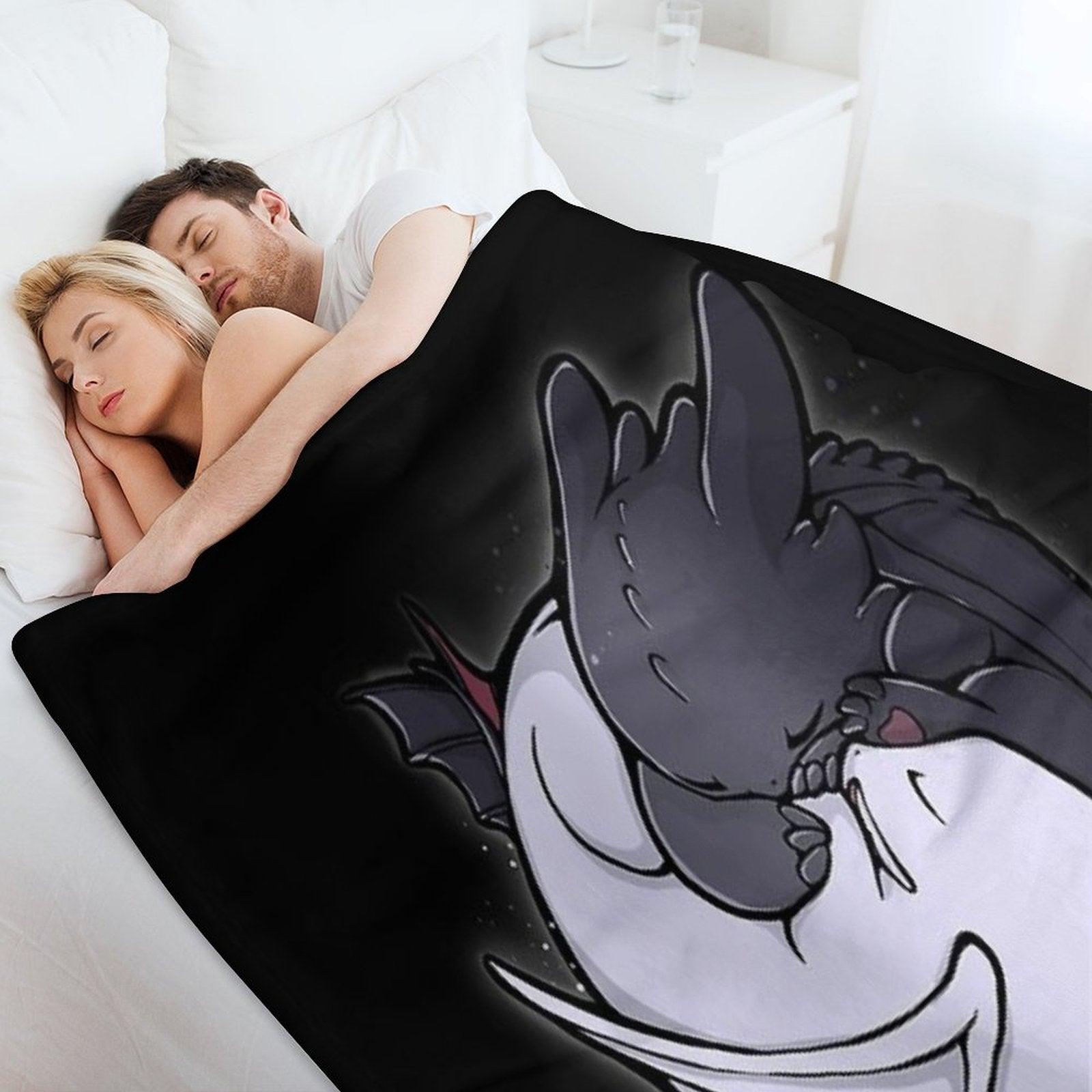 Toothless And Light Fury Hugging Throw Blanket