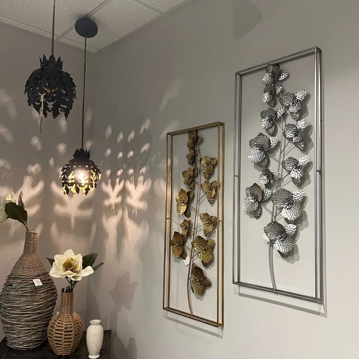 METAL FLOWER WALL DECOR