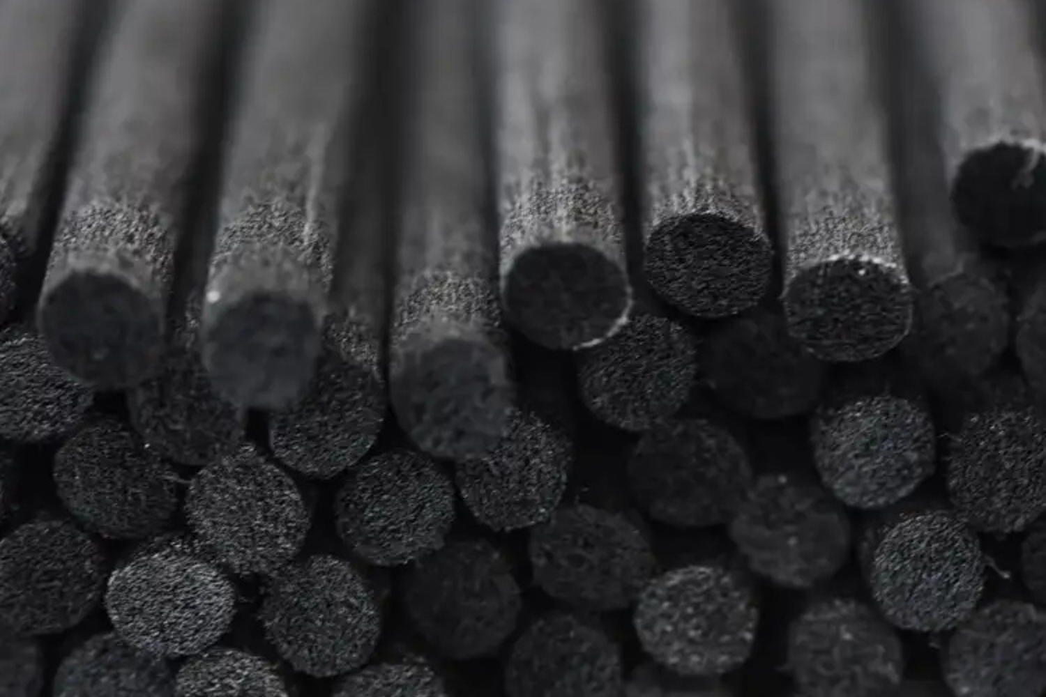 Bold & Masculine Reed Diffuser Collection – Sophisticated Scents with Obsidian, Currant, Wood & Smoke