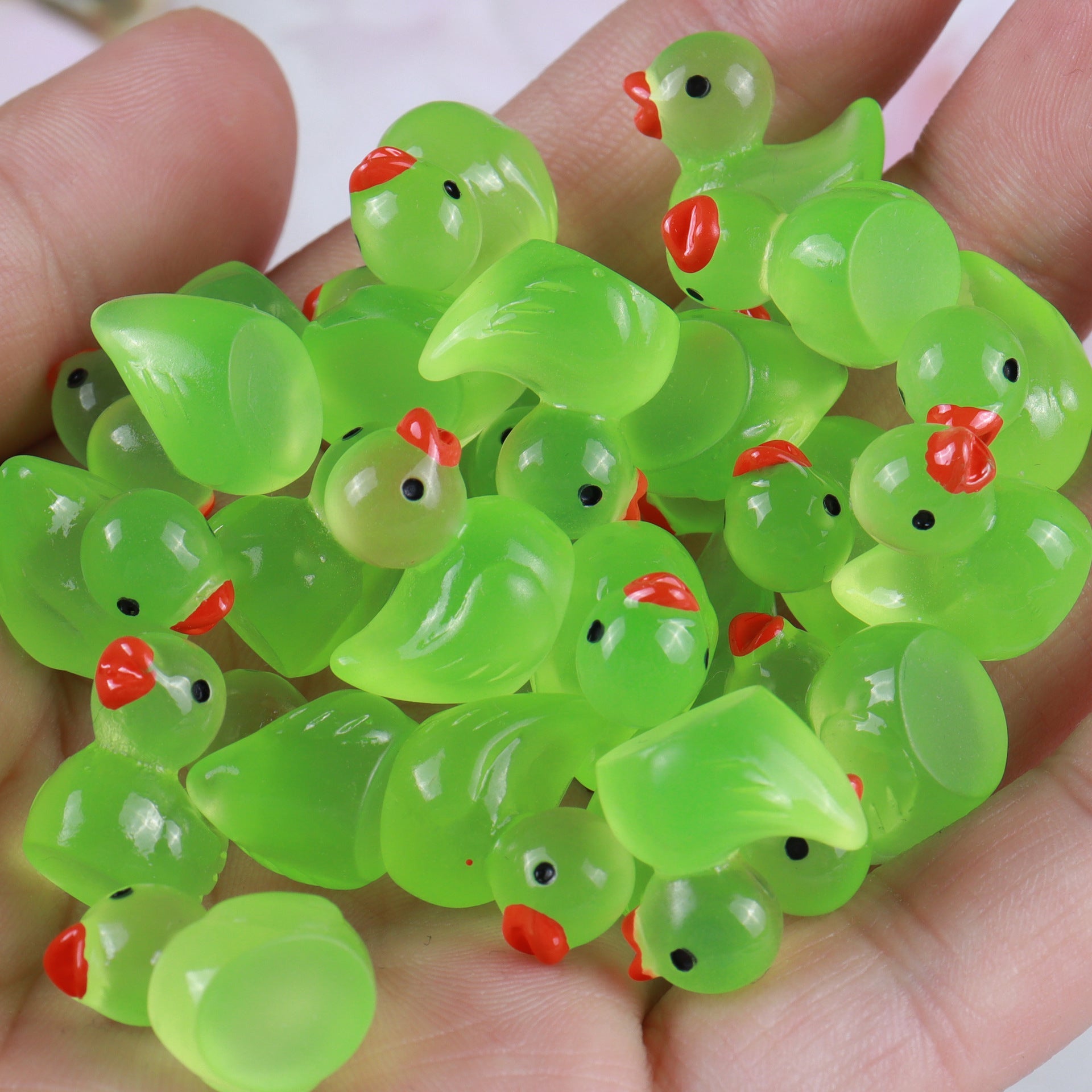 Resin luminous cartoon three-dimensional cute cartoon duck DIY car ornament keychain micro landscape hair clip decoration
