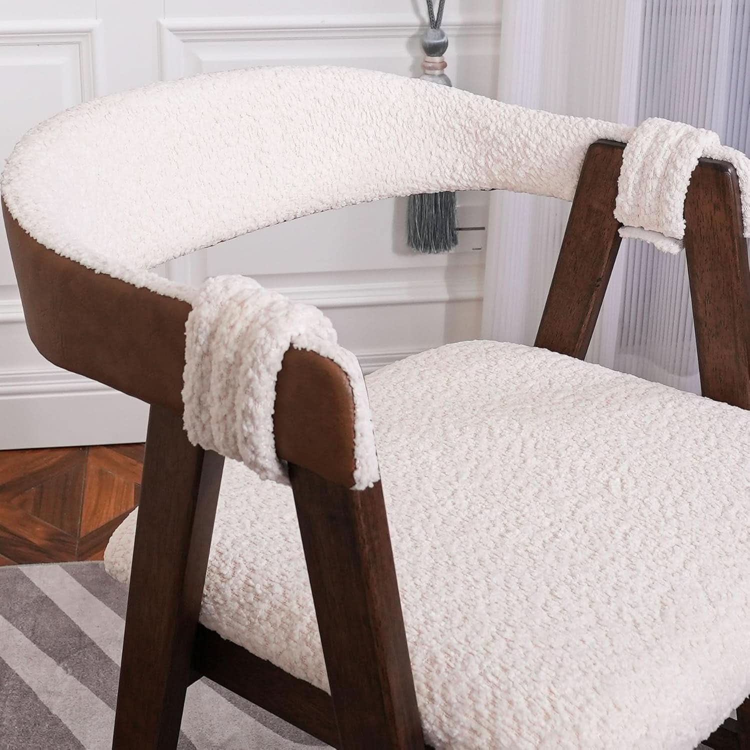 Contemporary Walnut Veneer Dining Table Set Chairs