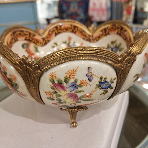PORCELAIN SCALLOP BASIN WITH BRONZE ORMOLU - REGENCY