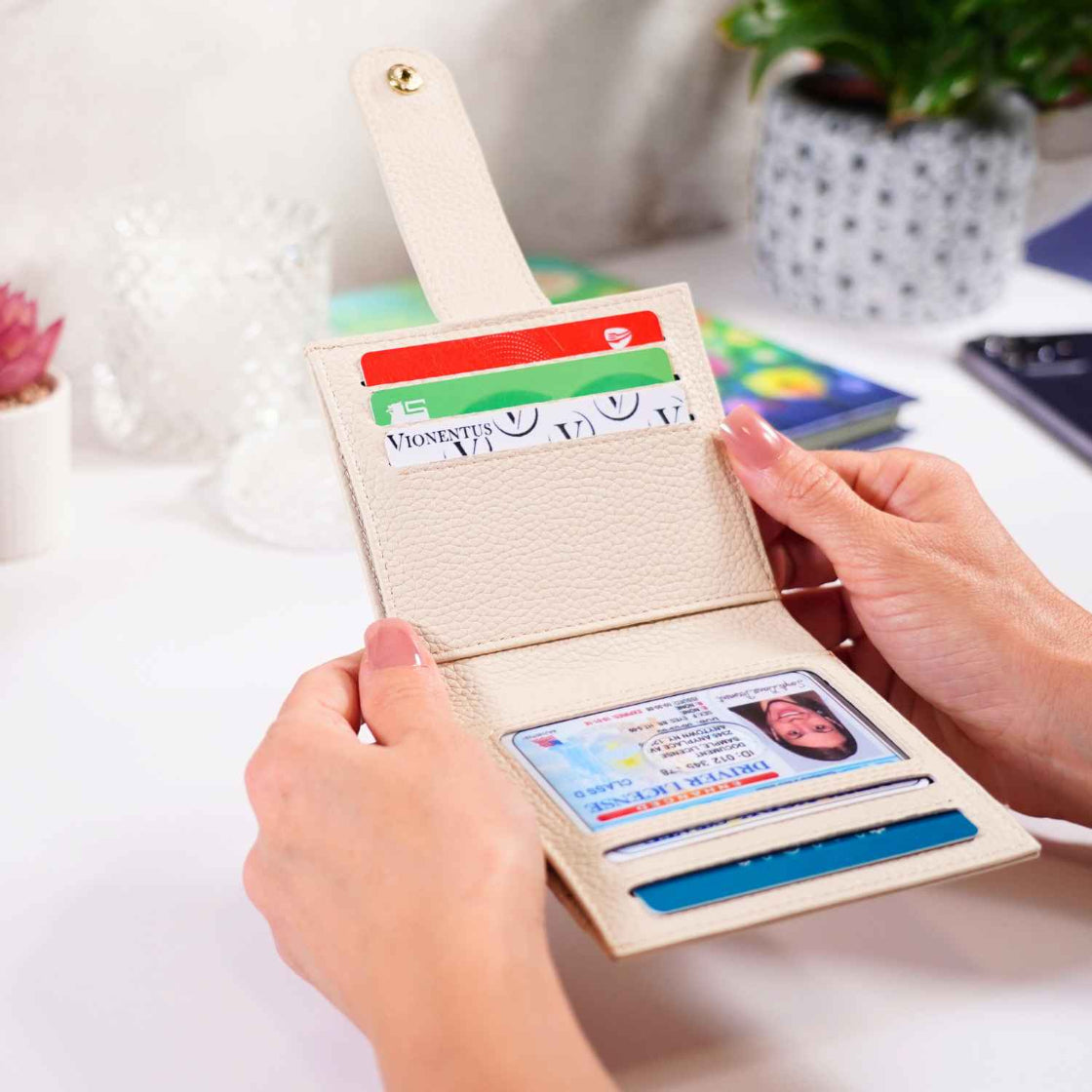 Valor VN800 Leather Wallet For Women Vionentus