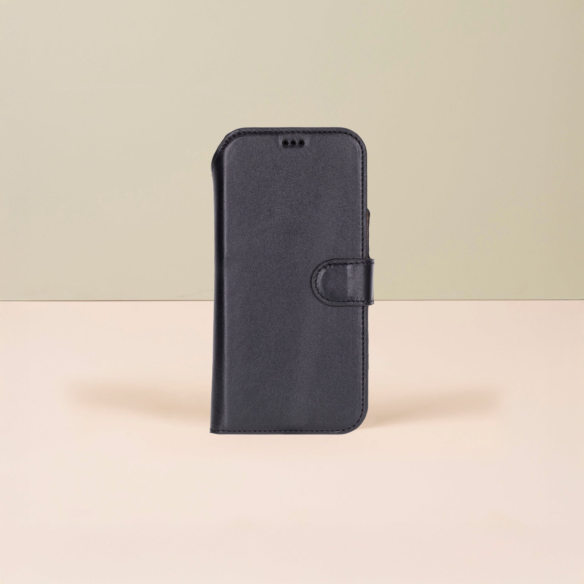 Leather iPhone 17 Pro Wallet Case – Black - Austin